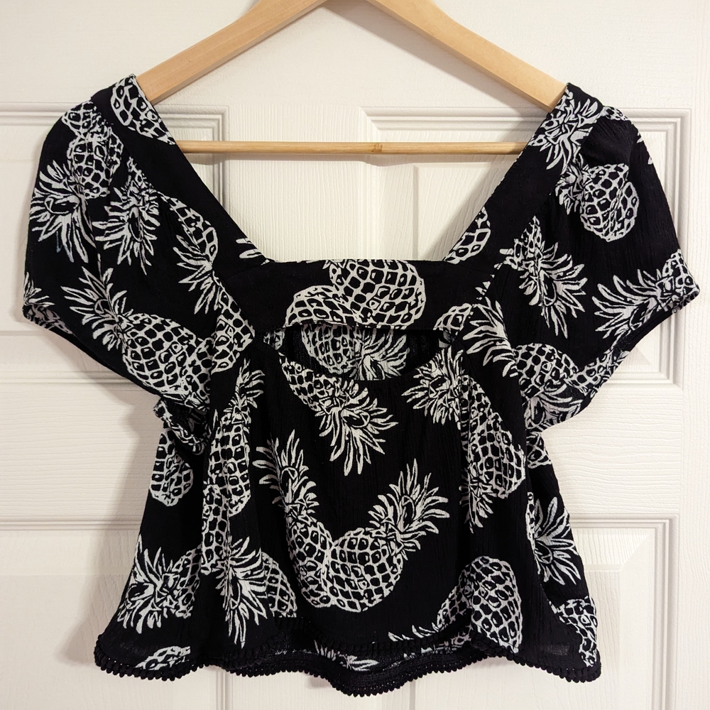 Candies Tropical Black and White Pineapple Print Women's Crop Top Size Medium